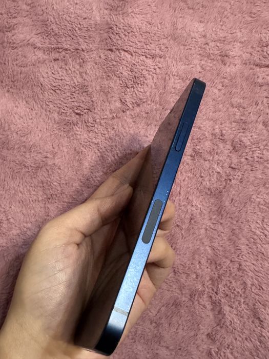 Продам айфон 12