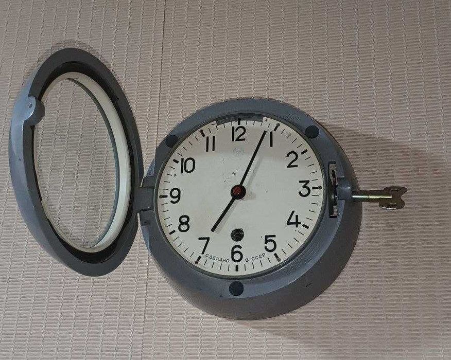 Классические советские судовые часы