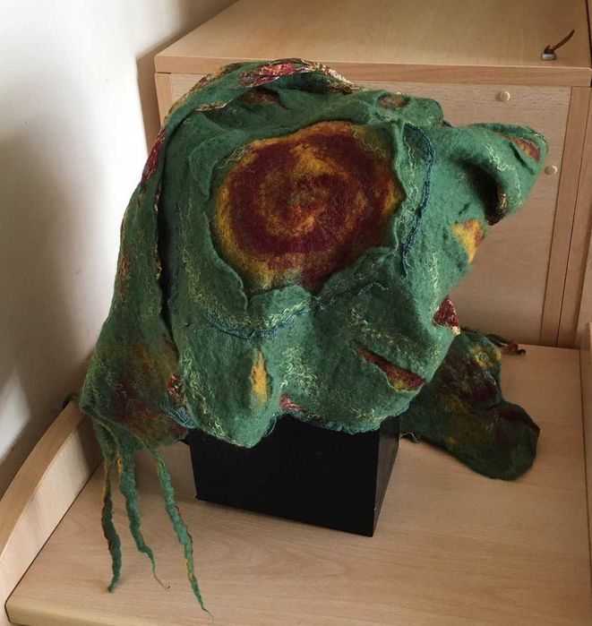 Уникат: Плъстен шал от мерино и вискоза в зелено