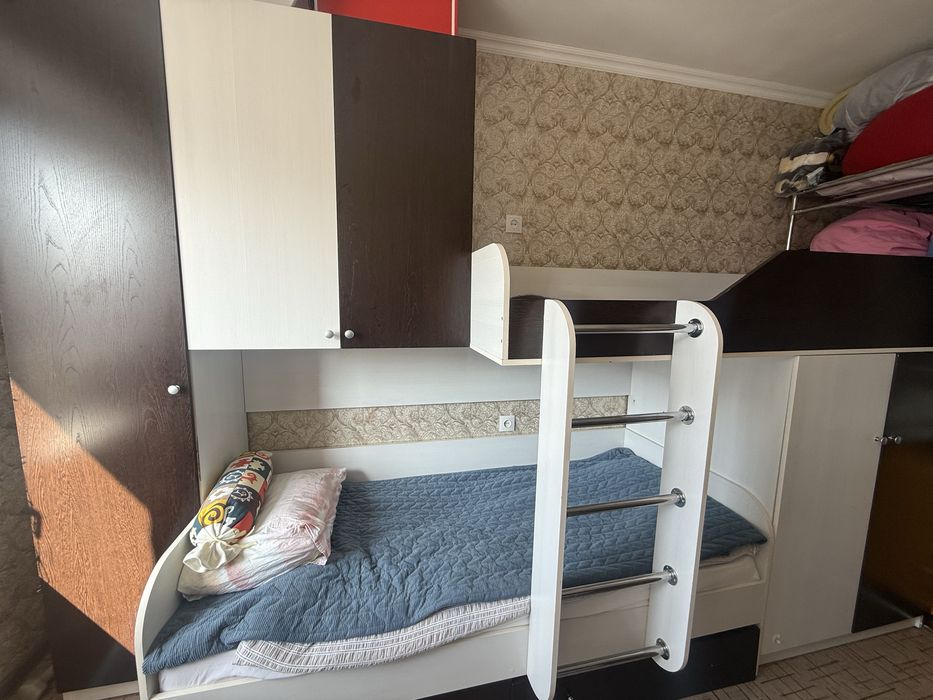 Двухъярусная кровать со шкафами