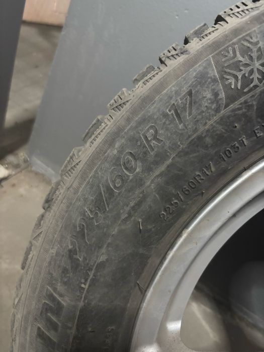 Продам зимние шины с дисками 225/60/17