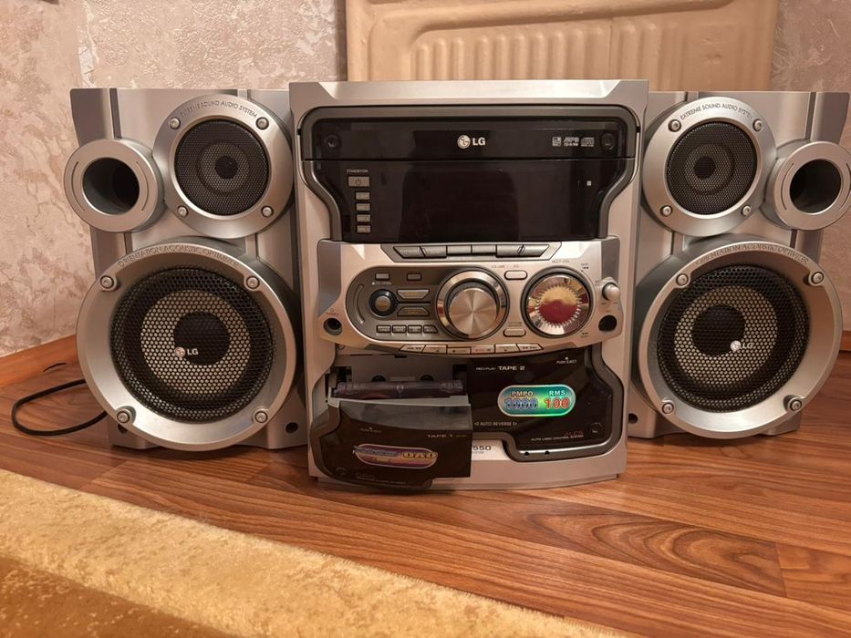 Продаётся музыкальный центр