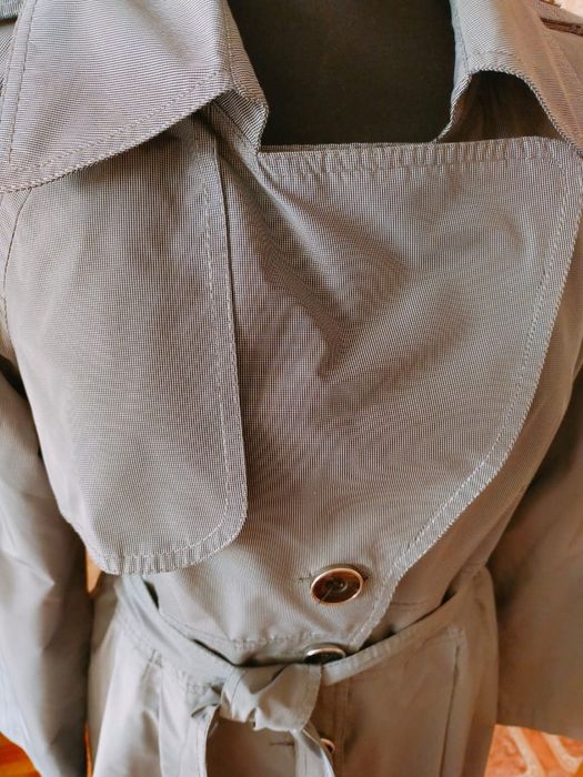 Продается плащ женский