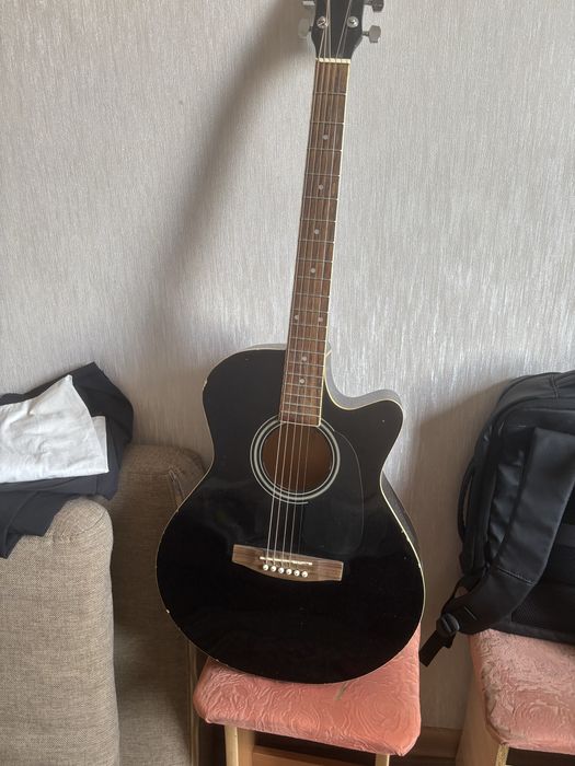 Акустическая гитара