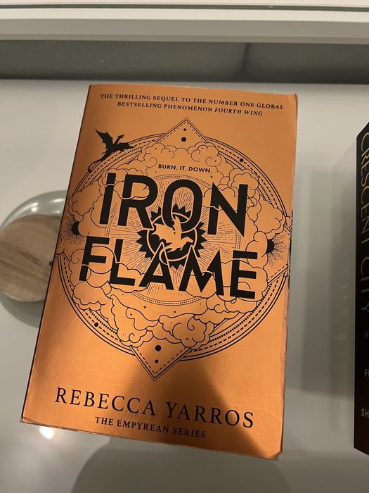 Книга Iron Flame / Железният пламък - Rebecca Yarros