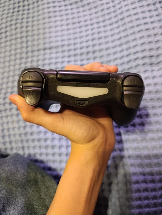 Продам Playstation 4