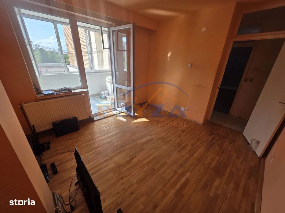 Aleea Mărăști, apartament 3 camere decomandat, etaj 2, garaj exterior