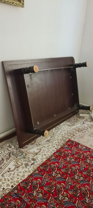 Продам 2 больших стола в гостинную