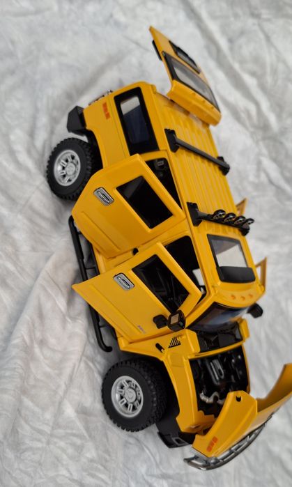 Метални  колички 1:24