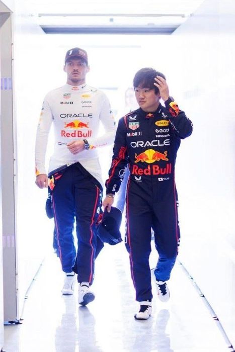 Гоночная форма Ф1 команды RedBull