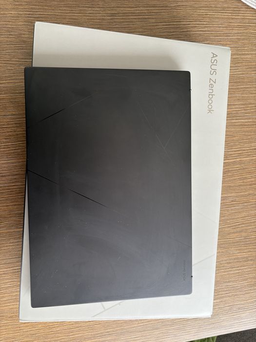 Продавам ASUS Zenbook 14 OLED