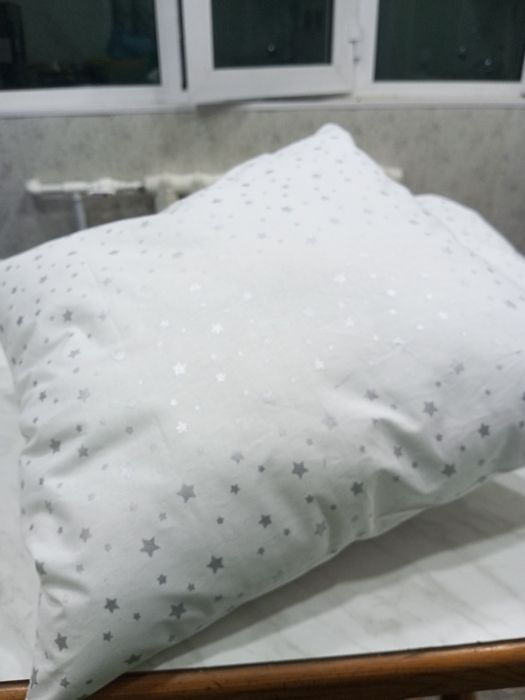 Dekor yostiqcha divan uchun