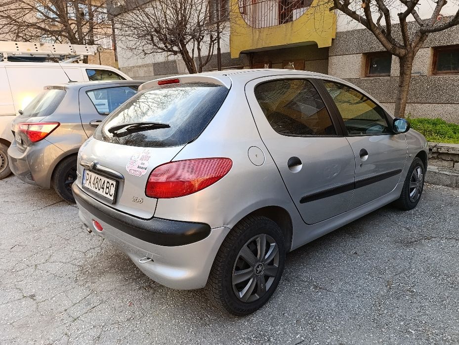 Peugeot 206 1.1 бензин