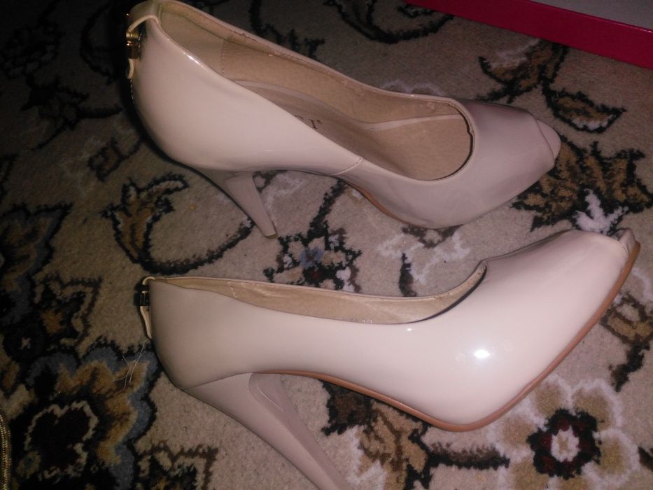 40razmer Ayollar oyoq kiyimi