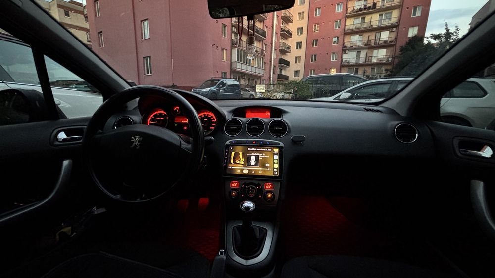 Peugeot 308 1.4 VTi 16V – 98 CP | GPL | Navi | Camere | Senzori