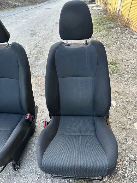 Седалки предни за Тоиота ярис