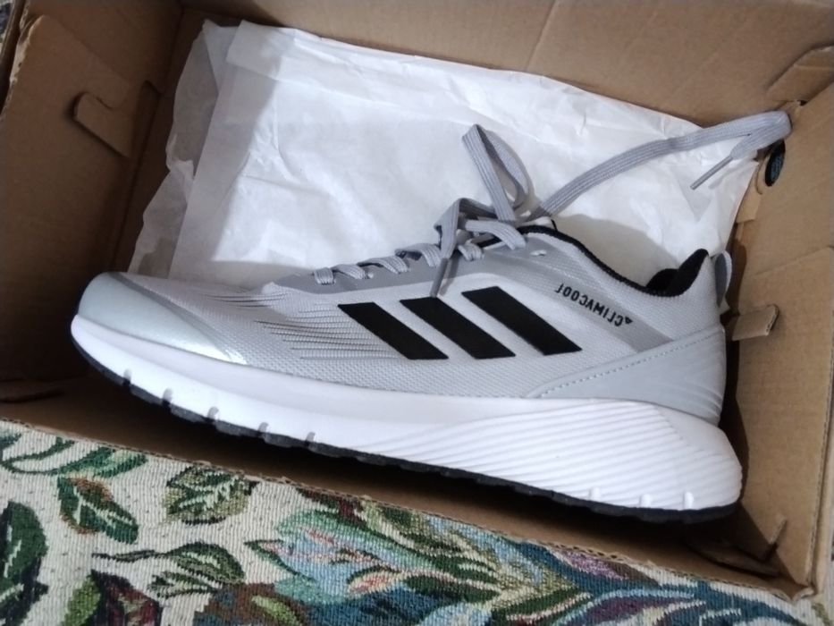 Новые кросовки за