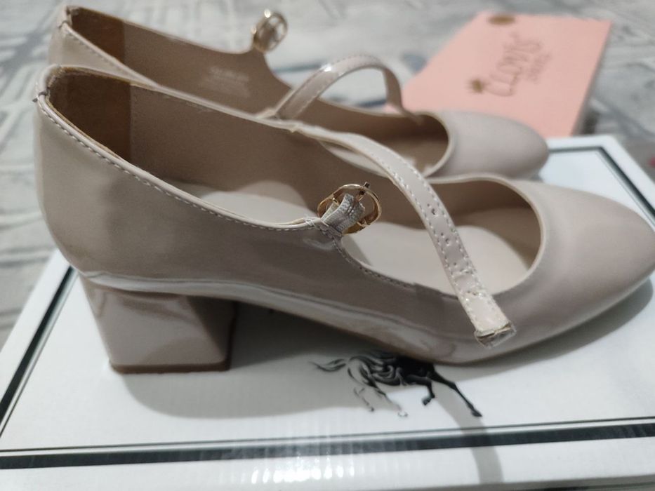 Tufli basanojka sotiladi