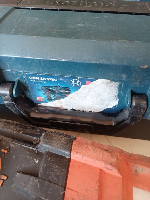 Bosch перфоратор, зарядно, куфар