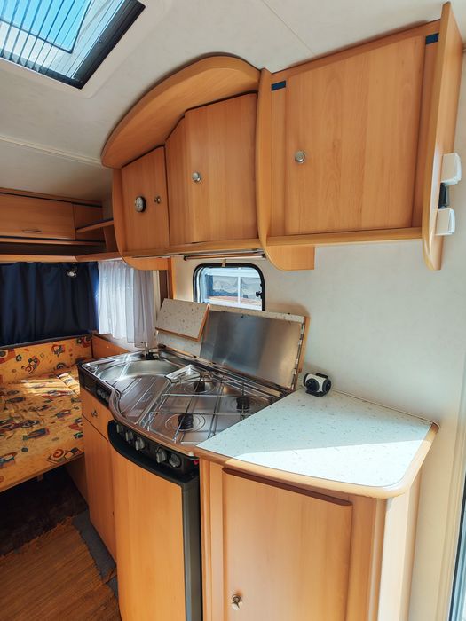 Vând rulotă turistică Dethleffs 440 an fabricație 2000