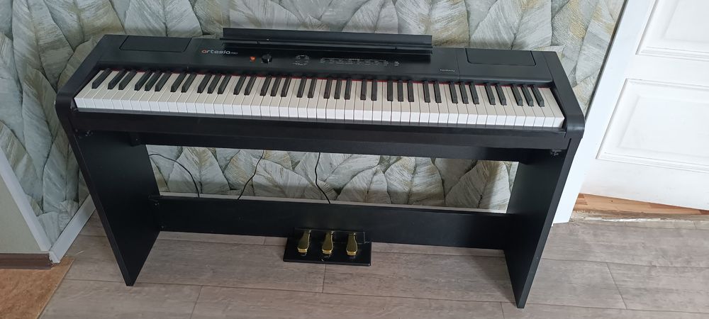 Продам цифровое пианино