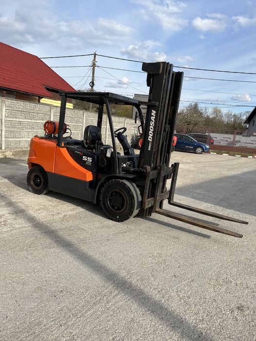 Stivuitor GPL Cap.ridicare:5500kg/închiriez