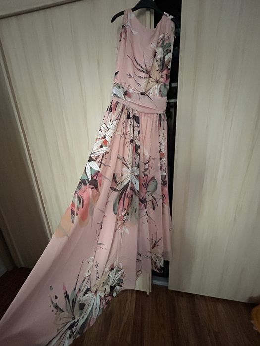 Дълга офицална рокля