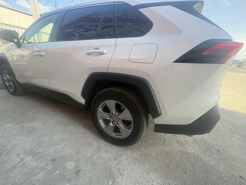 Продам Тойота Раф4