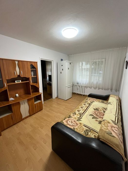 Închiriez apartament