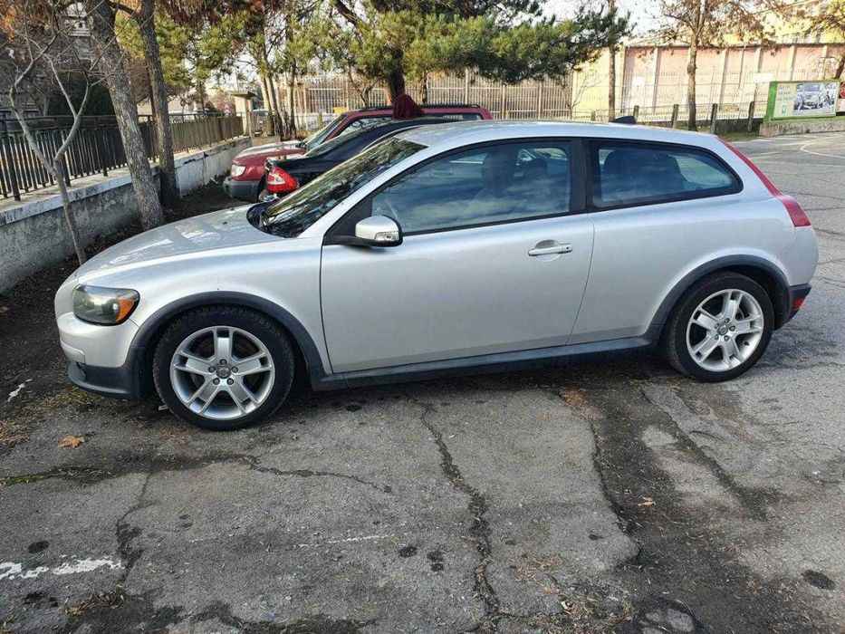 Продавам Volvo C30 1.6 109 к.с дизел