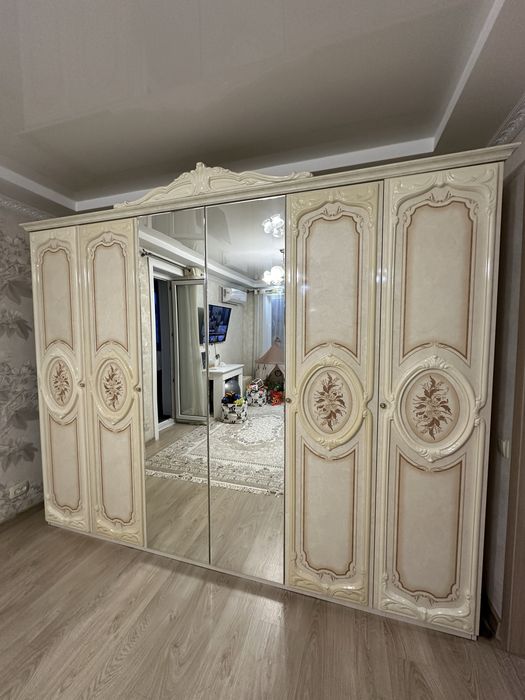 Продам шкаф 6-дверный