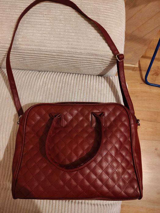 Дамска чанта- бордо. Нова- ползвана 3-4 пъти