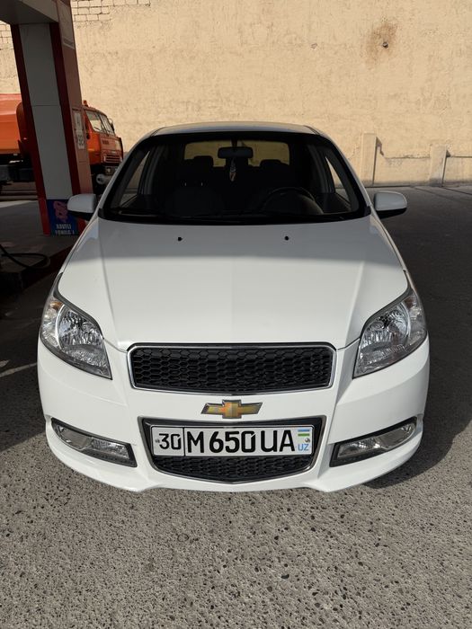 Nexi 3 bejivi salonda