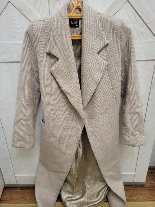 Пальто бежевое женское