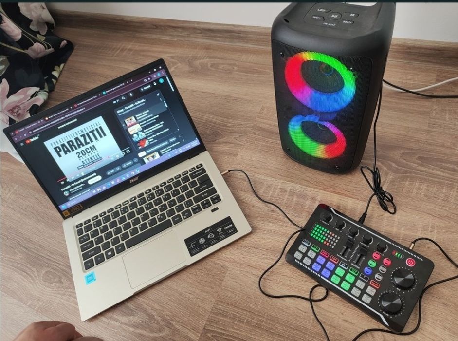 Placa de sunet externa cu efecte de sunet presetate si bluetooth, karaoke, Podcast sau tiktok