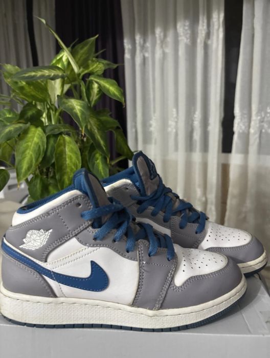 Jordan 1 mid, intr o conditie buna