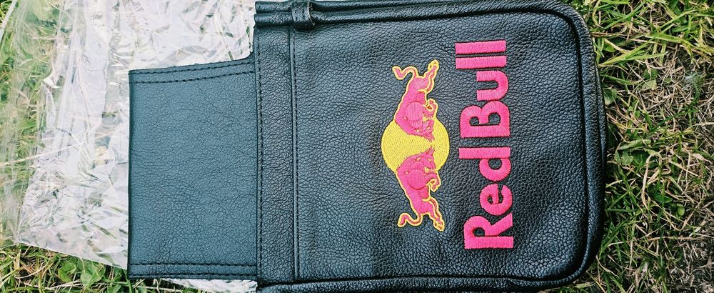 Setul Red Bull..
