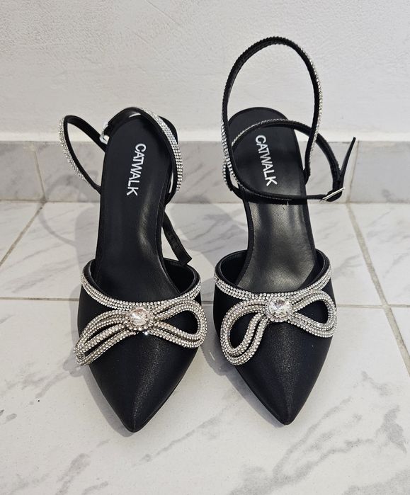 Прекрасни токчета с кристали