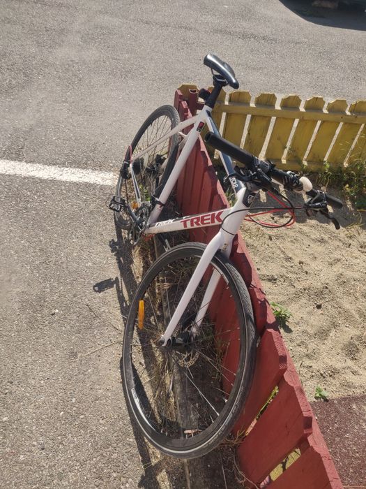 Bicicleta cursiera trek four mărime mare