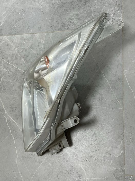 Фара правая от 120 кузова прады