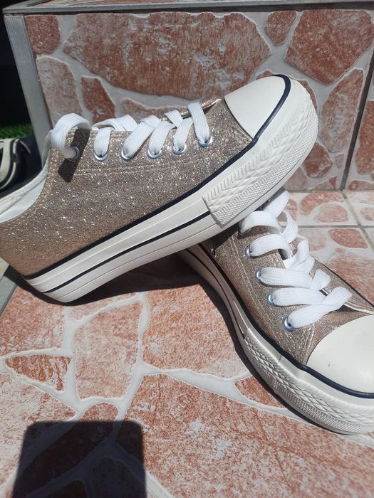 Tenesi femei casual