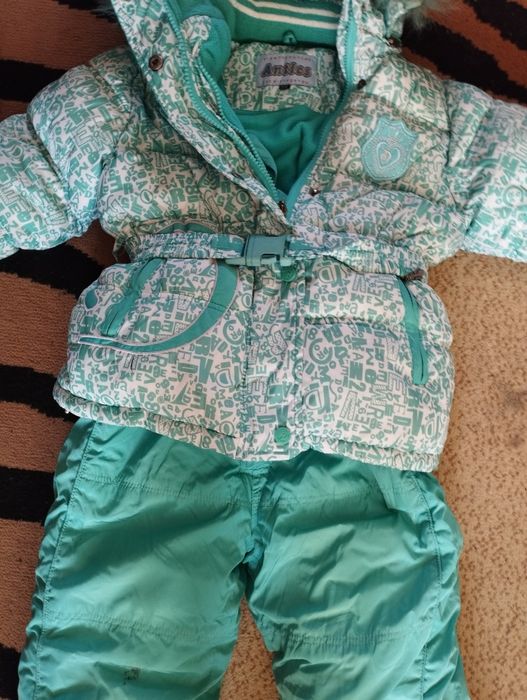 продам комбинезон для девочки