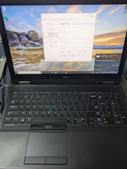 Dell latitude 5570 i5 8gb ram SSD m2 256