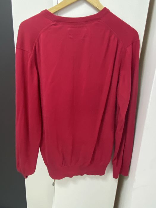 Pulovar rosu purtat de 2-3 ori