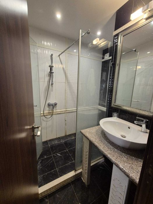 Дава се под наем Двустаен апартамент в Варна, Цветен квартал - 70 кв.м за 600 € - Снимка #8