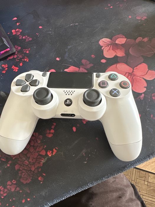 Джойстик Dualshock 4.