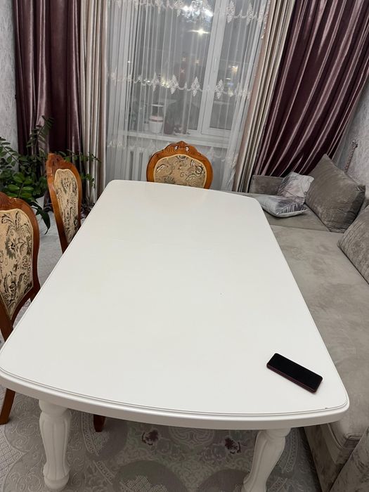 Продам стол . Стулья в подарок