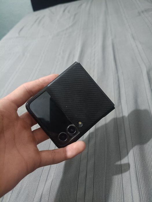 Продам Самсунг ZeT Flip 4