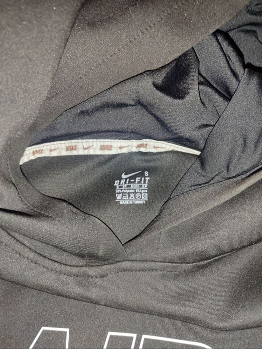Женско худи Nike
Размера му е S 
Цената МОЖЕ да