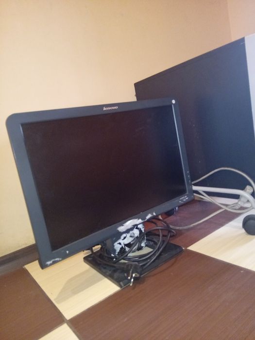 Компютър с монитор